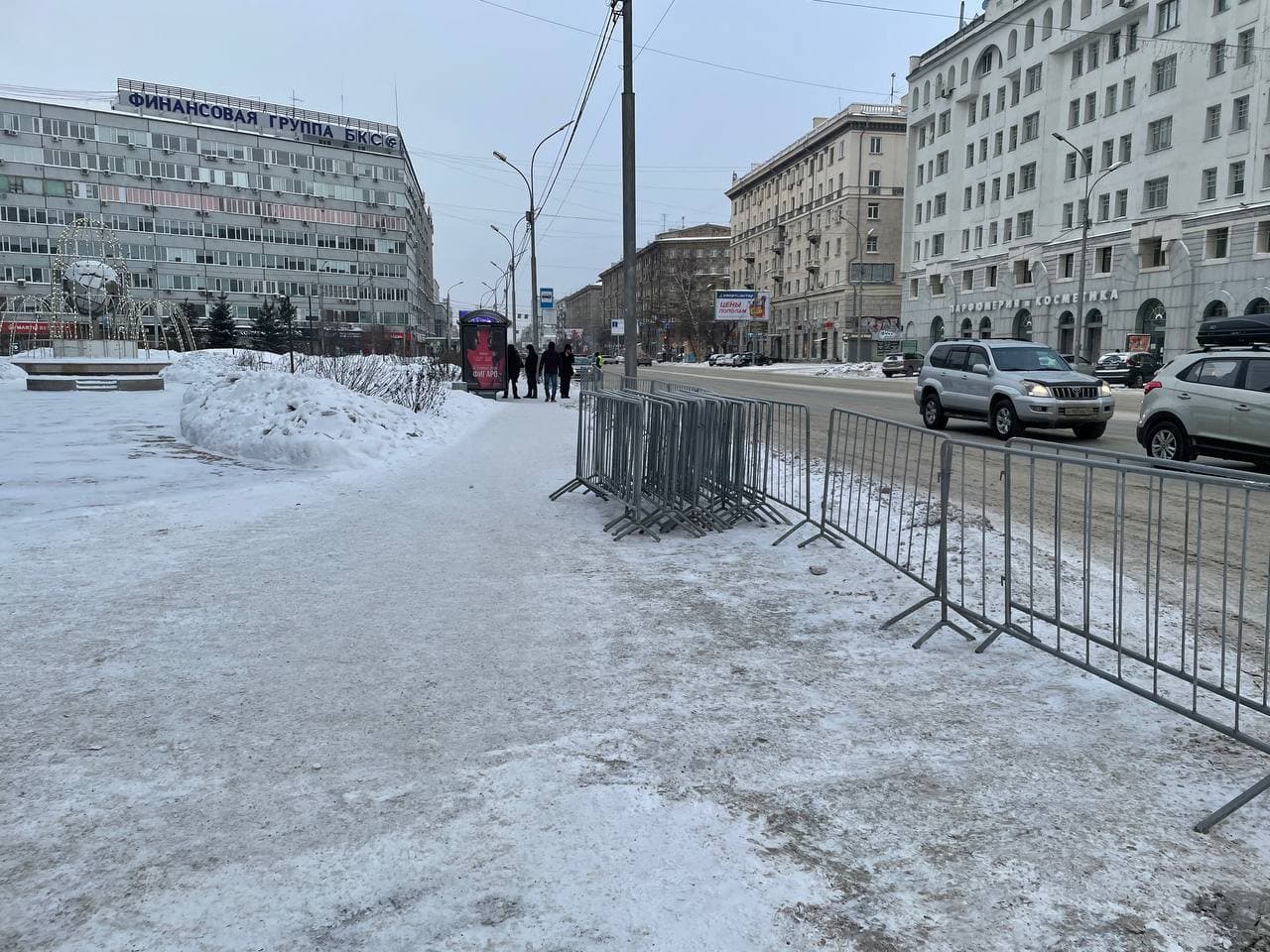 А это сквер на Орджоникидзе. Его готовятся огородить А это сквер на Орджоникидзе. Его готовятся огородить