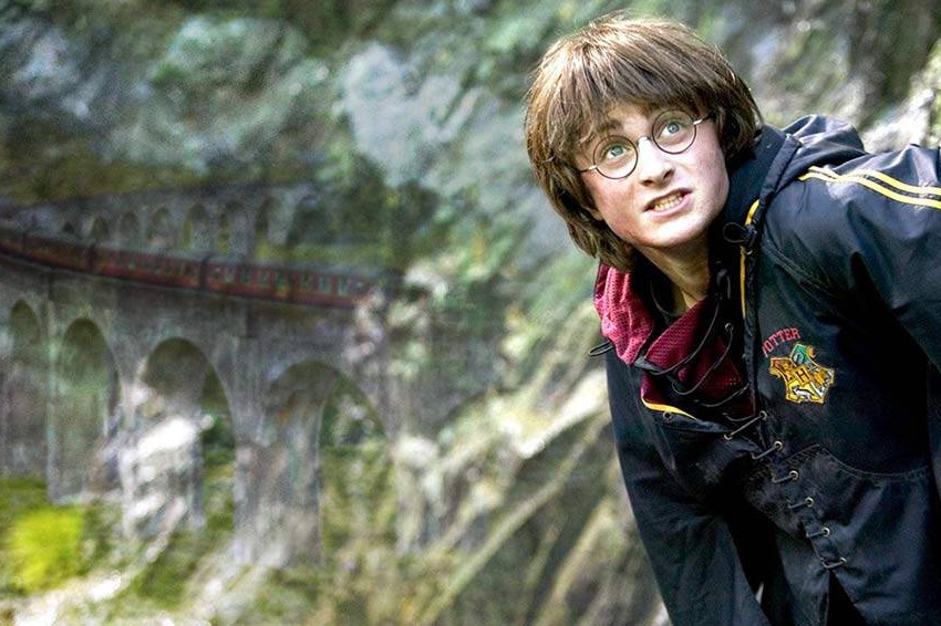 Для фильма «Гарри Поттер и Тайная комната» снимали виадук Гленфиннан. Уральские похожи на него, но более сложной конструкции Для фильма «Гарри Поттер и Тайная комната» снимали виадук Гленфиннан. Уральские похожи на него, но более сложной конструкции