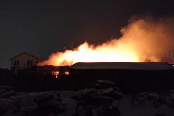 На ликвидацию пожара понадобилось около часа На ликвидацию пожара понадобилось около часа