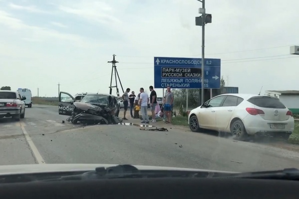 В результате ДТП легковушку буквально смяло В результате ДТП легковушку буквально смяло