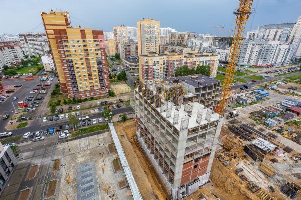 В новом квартале строят уже четвертый дом В новом квартале строят уже четвертый дом