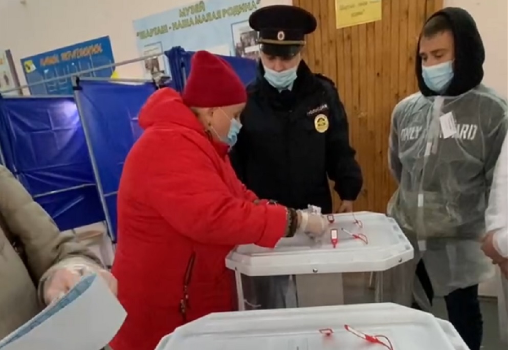 В Екатеринбурге пенсионерка устроила скандал на избирательном участке из-за невыданной карточки