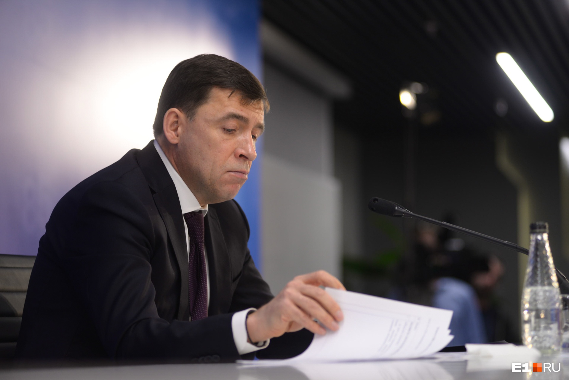 Стало известно, когда губернатор подпишет указ о введении QR-кодов в Свердловской области
