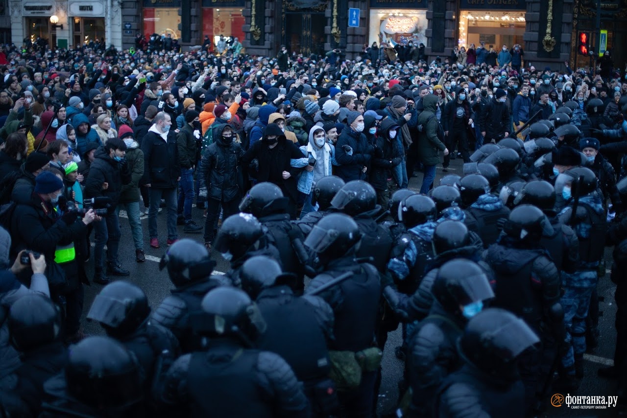 А это Санкт-Петербург: полиция и протестующие А это Санкт-Петербург: полиция и протестующие