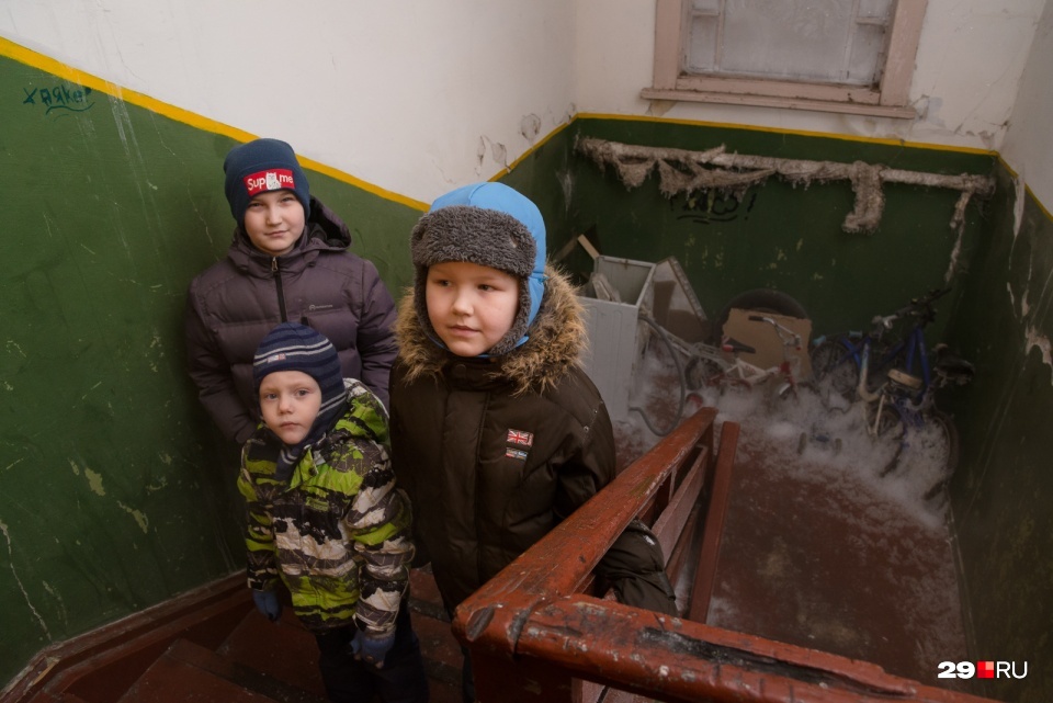 В доме живет многодетная семья В доме живет многодетная семья