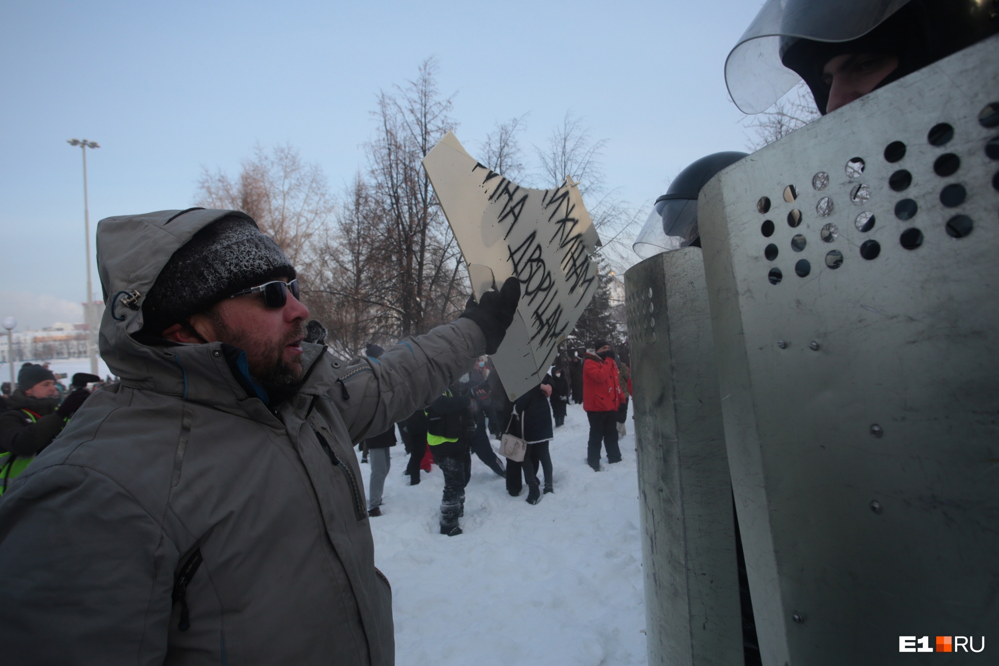 Свердловская полиция усилила режим и предупредила об ответственности за участие в протестах