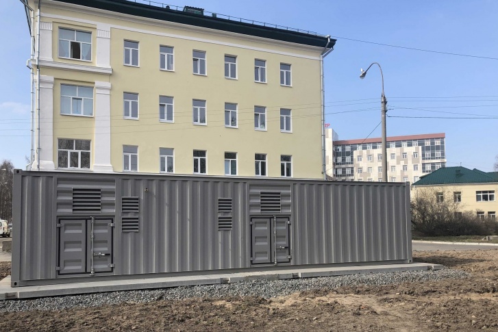 Станция установлена прямо на улице, но уже подключена к системе больницы Станция установлена прямо на улице, но уже подключена к системе больницы