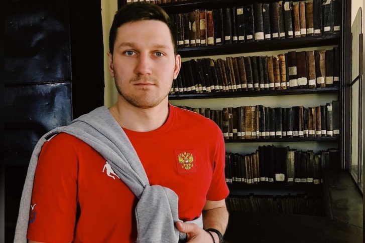 В 2019 году спортсмен победил на выборах в горсовет Красноярска