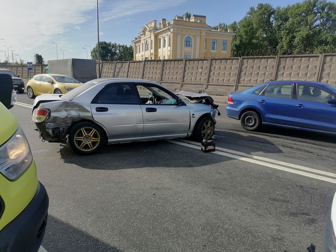 Subaru вылетел на «встречку» на Витебском…