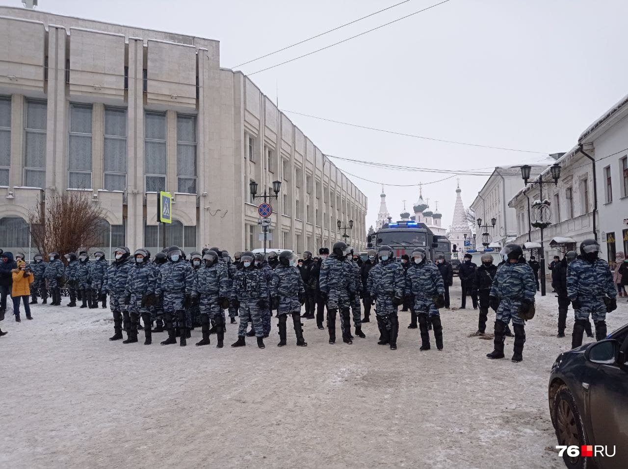 К протестной акции силовики подготовились хорошо. Все стояли в касках и масках К протестной акции силовики подготовились хорошо. Все стояли в касках и масках