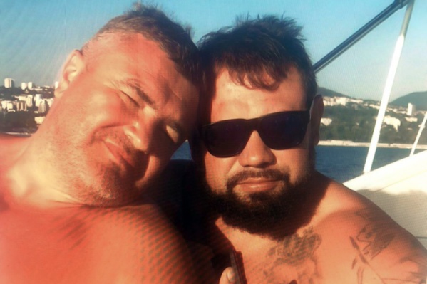 Подозреваемый по делу Руслан Гилязов (справа) долгое время «дружил» с начальником УБЭП Башкирии Геннадием Мосякиным Подозреваемый по делу Руслан Гилязов (справа) долгое время «дружил» с начальником УБЭП Башкирии Геннадием Мосякиным