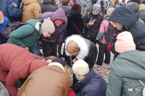 Женщина упала и ударилась головой Женщина упала и ударилась головой
