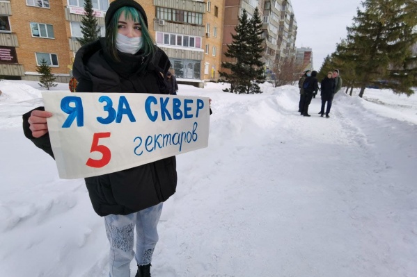 Прокуратура оспорит продажу участка, который жители требуют объединить со сквером и благоустроить Прокуратура оспорит продажу участка, который жители требуют объединить со сквером и благоустроить