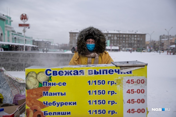 Оксана продает пян-се на площади у вокзала уже 8 лет и выходит работать даже в лютые морозы Оксана продает пян-се на площади у вокзала уже 8 лет и выходит работать даже в лютые морозы