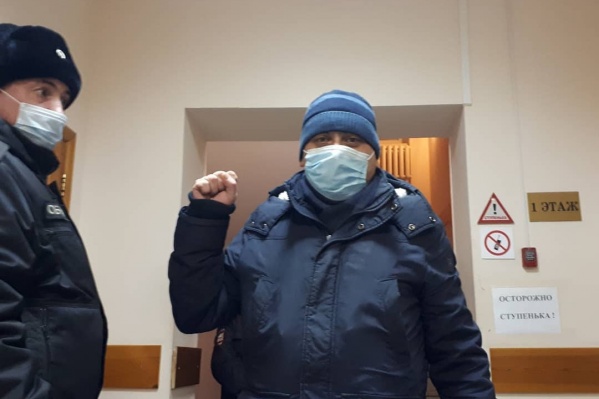 Альберт пытался добиться разговора с главой региона Альберт пытался добиться разговора с главой региона 