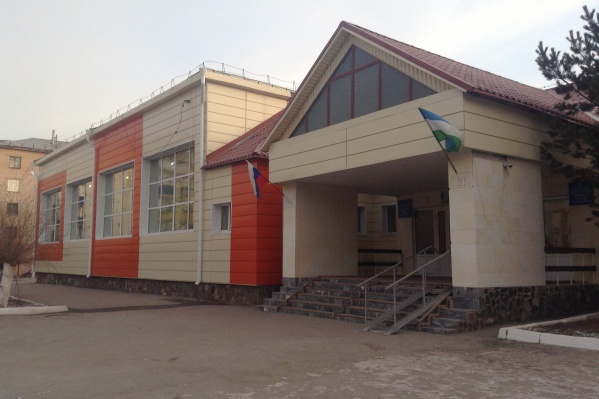 Сдать школу к началу учебного года так и не смогли Сдать школу к началу учебного года так и не смогли