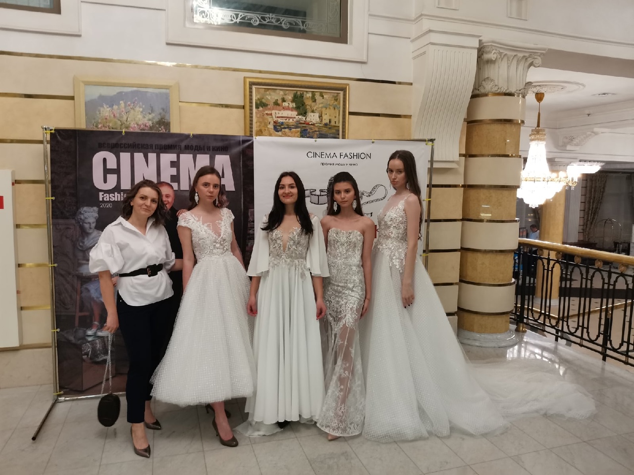 Это фото сделано после конкурса «Кутюр по-русски», где Танзиля (слева) заняла третье место в своей номинации Это фото сделано после конкурса «Кутюр по-русски», где Танзиля (слева) заняла третье место в своей номинации