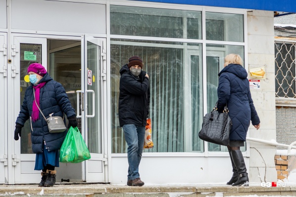 Самарцы — народ дисциплинированный: маски носят даже на улице, хотя официально это не требуется Самарцы — народ дисциплинированный: маски носят даже на улице, хотя официально это не требуется
