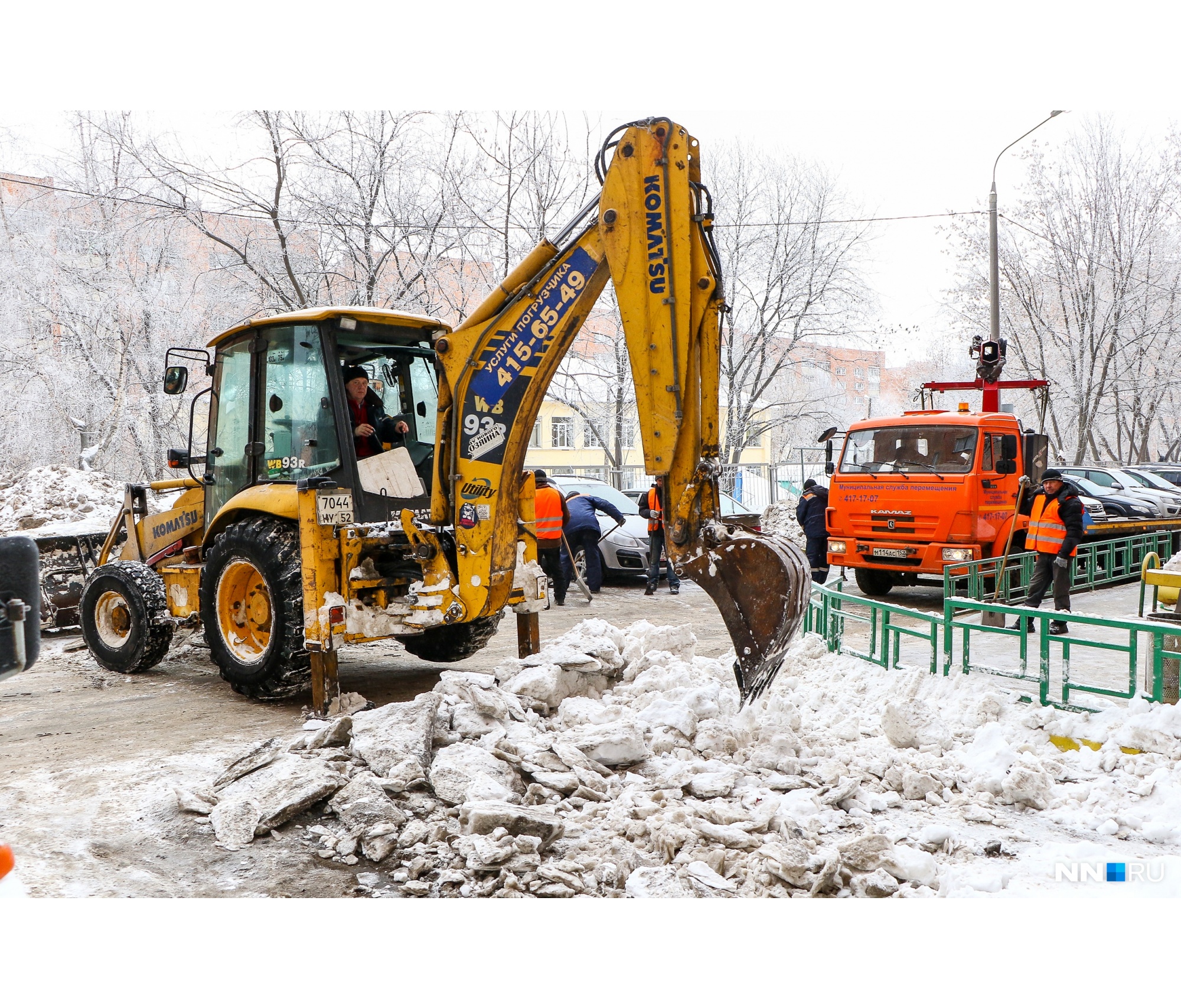 В 2005–2006 годах чиновники оправдывались тем, что в городе недостаточно снегоуборочной техники В 2005–2006 годах чиновники оправдывались тем, что в городе недостаточно снегоуборочной техники