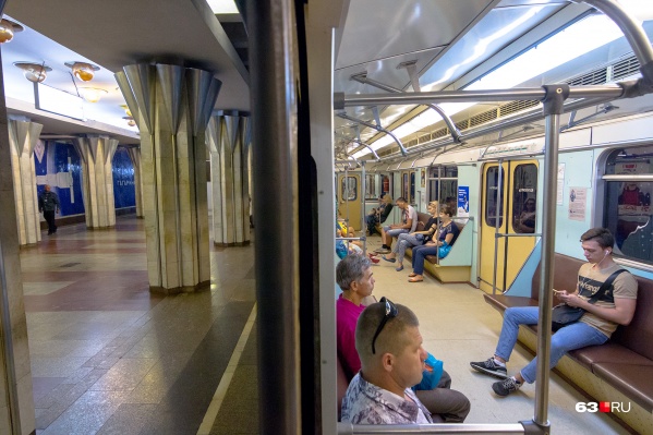 Вагоны метро в Самаре не обновляли с момента открытия станций Вагоны метро в Самаре не обновляли с момента открытия станций
