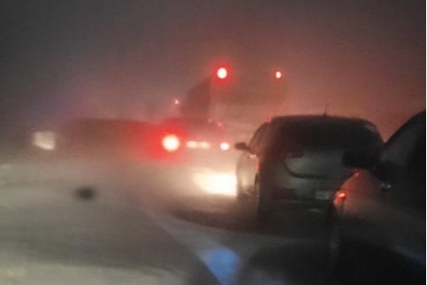 В застрявшем под Южноуральском автобусе есть дети В застрявшем под Южноуральском автобусе есть дети
