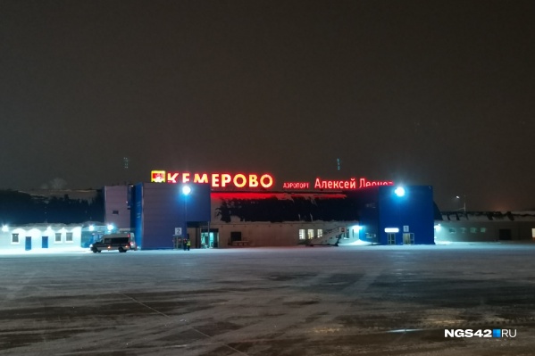Сейчас самолеты всех авиакомпаний вылетают в Москву рано утром Сейчас самолеты всех авиакомпаний вылетают в Москву рано утром