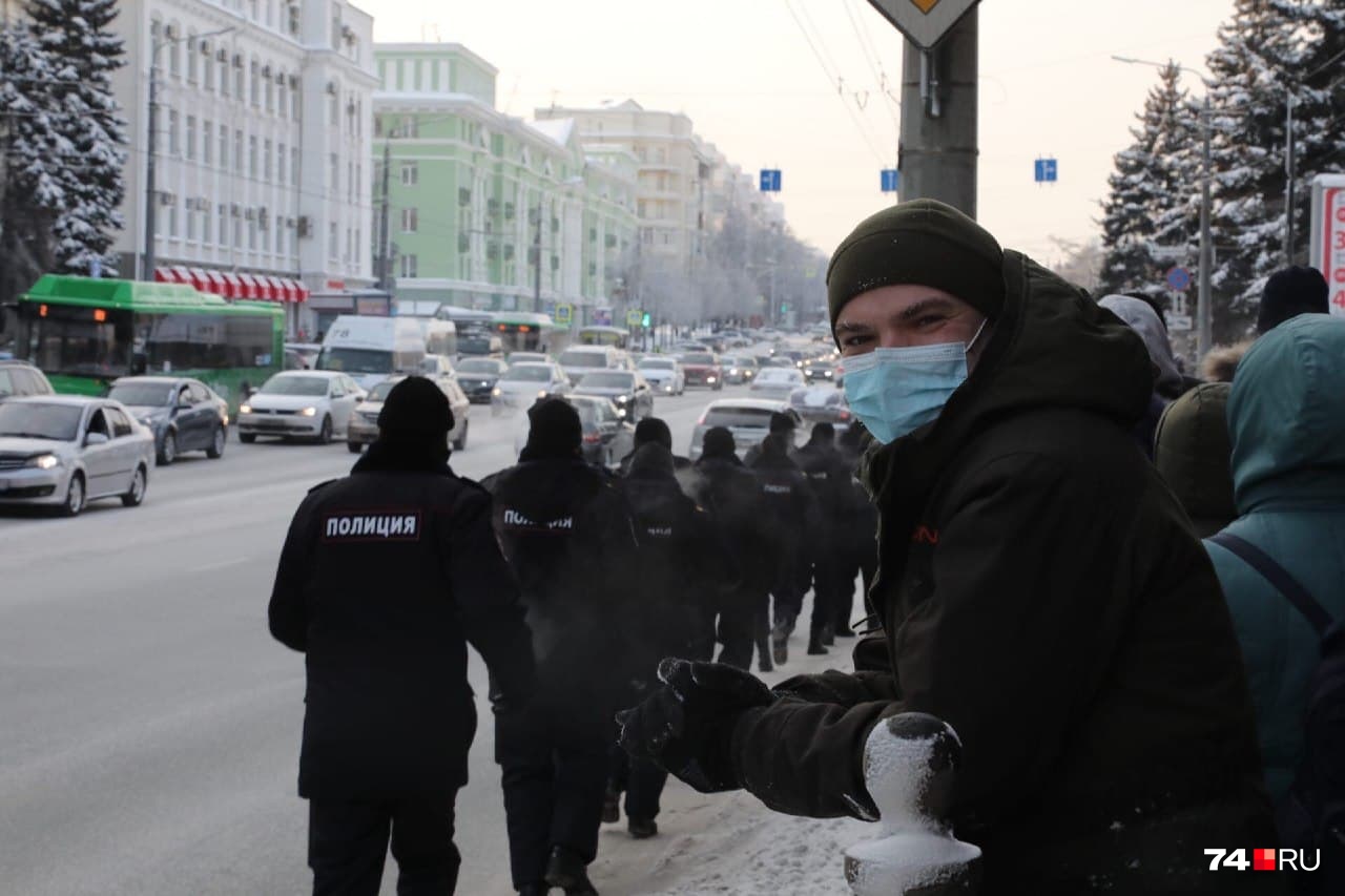 ...идти по проезжей части... ...идти по проезжей части...