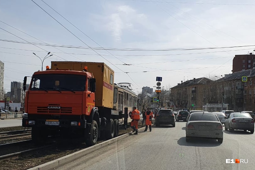 На Новой Сортировке встали трамваи. На путях ремонт
