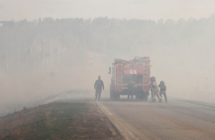 Многие сейчас работают едва ли не круглосуточно Многие сейчас работают едва ли не круглосуточно 