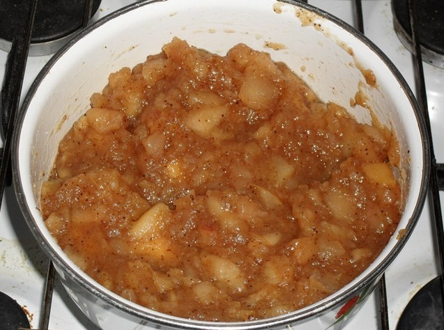 В пюре по желанию можно добавить мед или капельку коньяка — для аромата