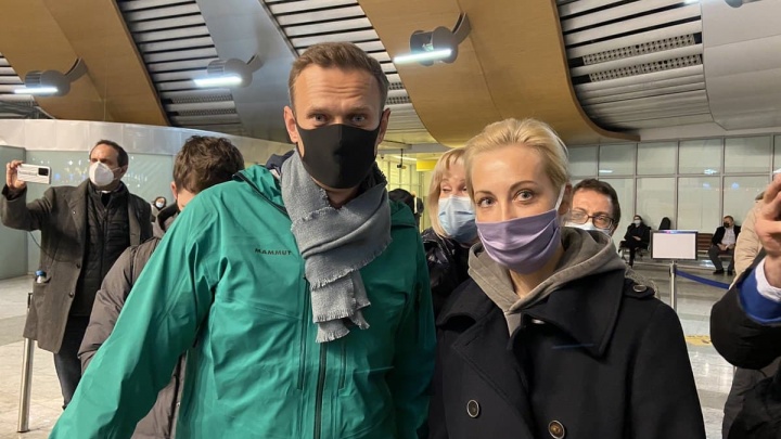Алексея Навального задержала полиция в аэропорту Шереметьево