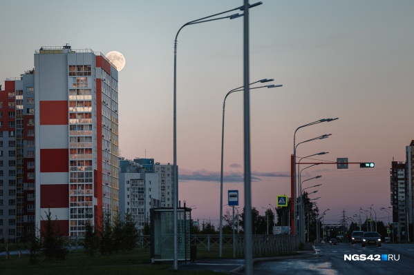 По словам губернатора, больше всего воздух в городе загрязняют автотранспорт и частный сектор По словам губернатора, больше всего воздух в городе загрязняют автотранспорт и частный сектор