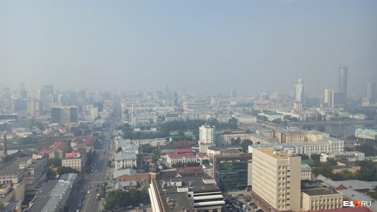 Откуда в Екатеринбург пришел новый смог? Что говорят об этом в МЧС