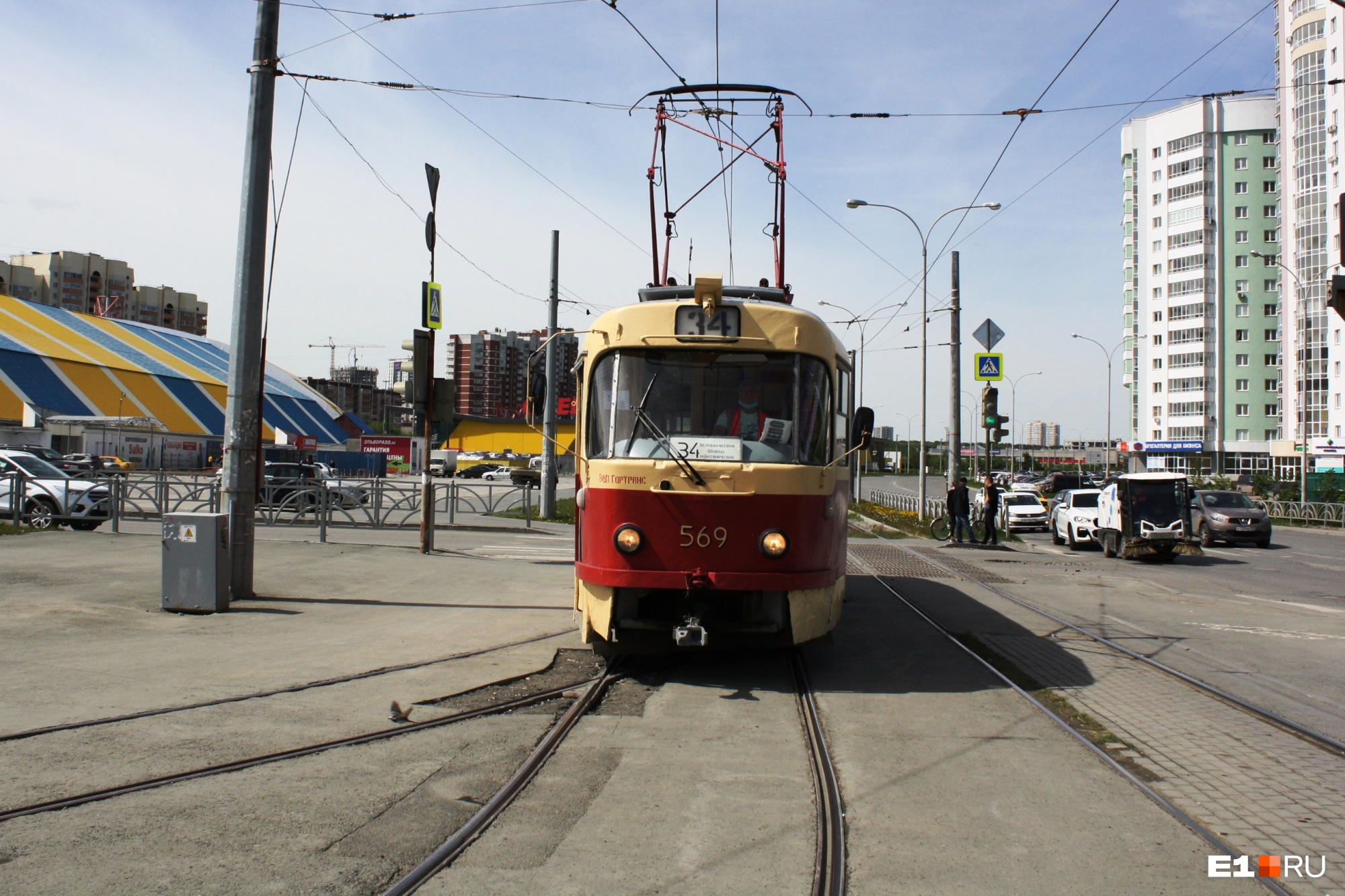Трамваи и троллейбусы в Екатеринбурге пригрозили обесточить за долги. Как решается проблема?