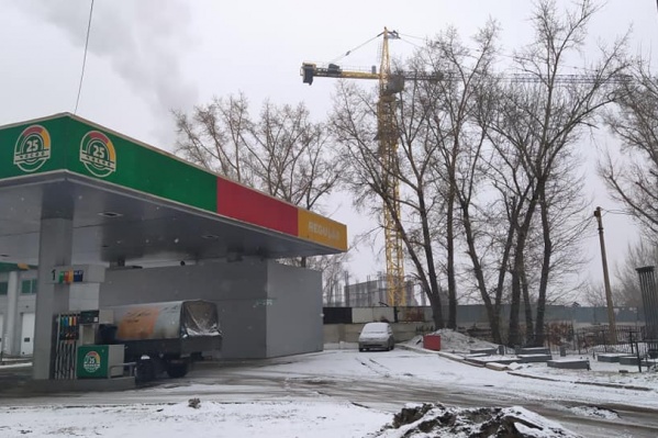 На стройплощадке появился кран На стройплощадке появился кран