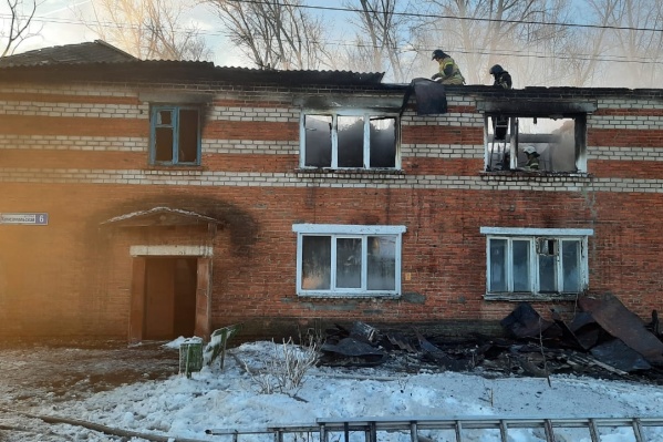 Первый этаж дома сгорел полностью Первый этаж дома сгорел полностью