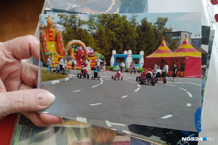 Оксана Леонидовна показывает фотографии своей работы, но это уже в прошлом. Сейчас ей не дают места для работы Оксана Леонидовна показывает фотографии своей работы, но это уже в прошлом. Сейчас ей не дают места для работы