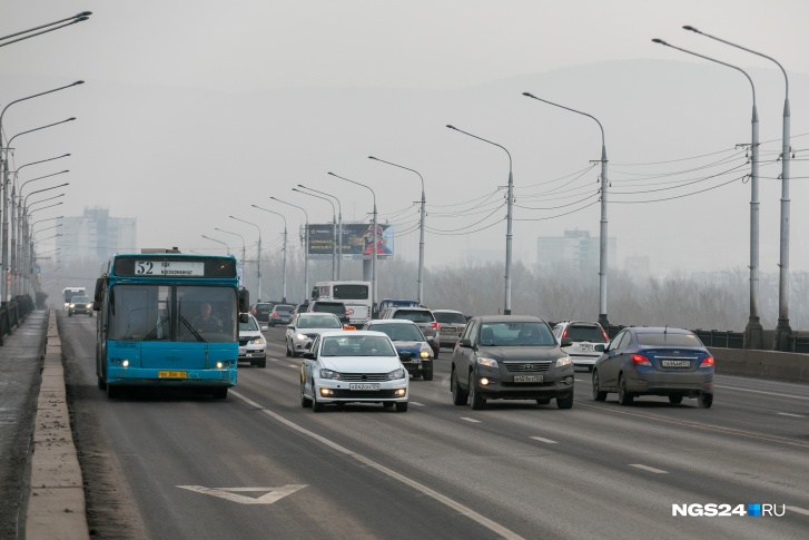Выделенки временно откроют для всех водителей Выделенки временно откроют для всех водителей