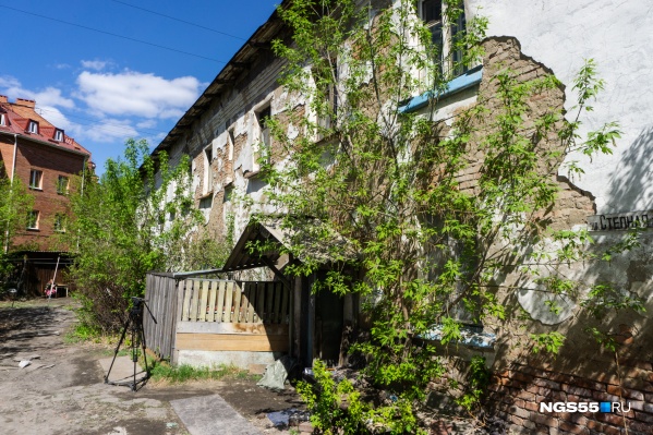 В доме 8 квартир, в некоторых уже давно никто не живет В доме 8 квартир, в некоторых уже давно никто не живет