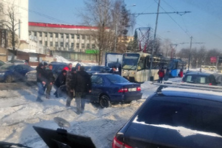 В последнее время в Ярославле много ДТП происходят из-за колейности на дорогах В последнее время в Ярославле много ДТП происходят из-за колейности на дорогах