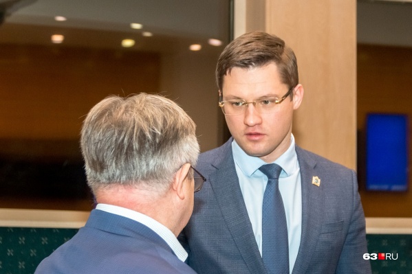 Евгений Чудаев <a href="https://63.ru/text/politics/2018/12/17/65749091/" target="_blank" class="_">занимает</a> пост главы Минстроя региона с декабря 2018 года Евгений Чудаев <a href="https://63.ru/text/politics/2018/12/17/65749091/" target="_blank" class="_">занимает</a> пост главы Минстроя региона с декабря 2018 года
