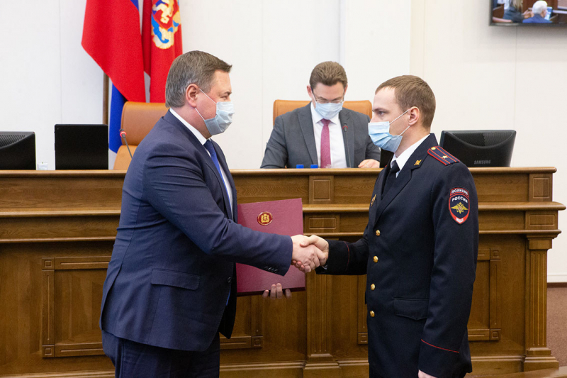 Награждение сотрудников полиции прошло <nobr class="_">11 февраля</nobr> Награждение сотрудников полиции прошло <nobr class="_">11 февраля</nobr>