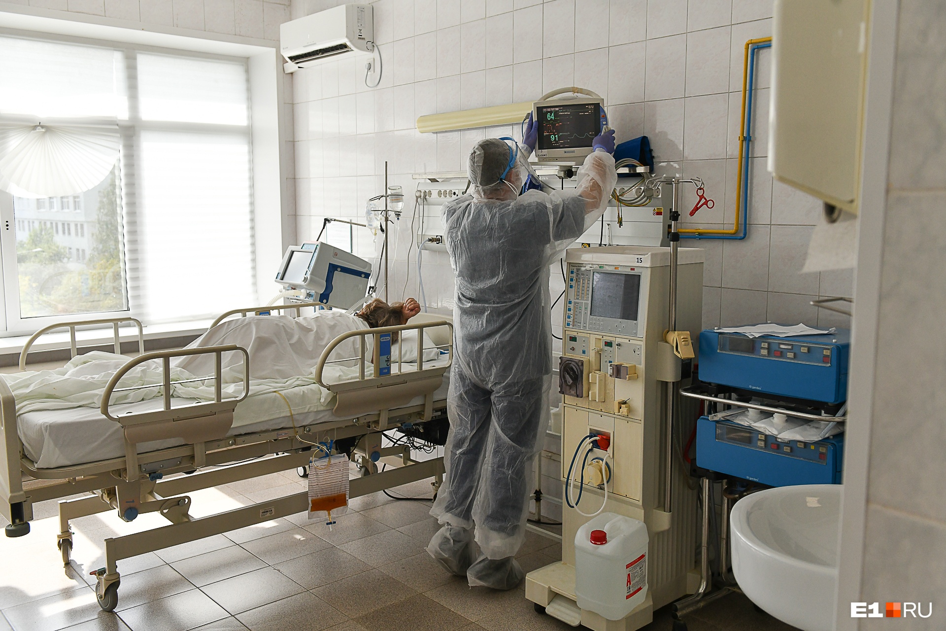 Реанимации ковидных госпиталей в Екатеринбурге заполнены. Врачи объяснили, какая сейчас обстановка с COVID-19