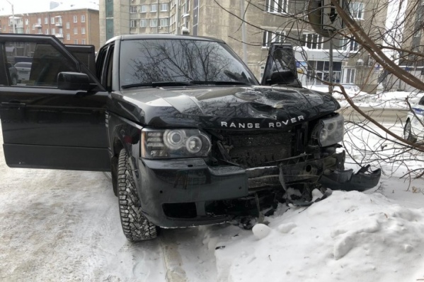 В момент ДТП водитель находился в машине вместе с пассажиром В момент ДТП водитель находился в машине вместе с пассажиром