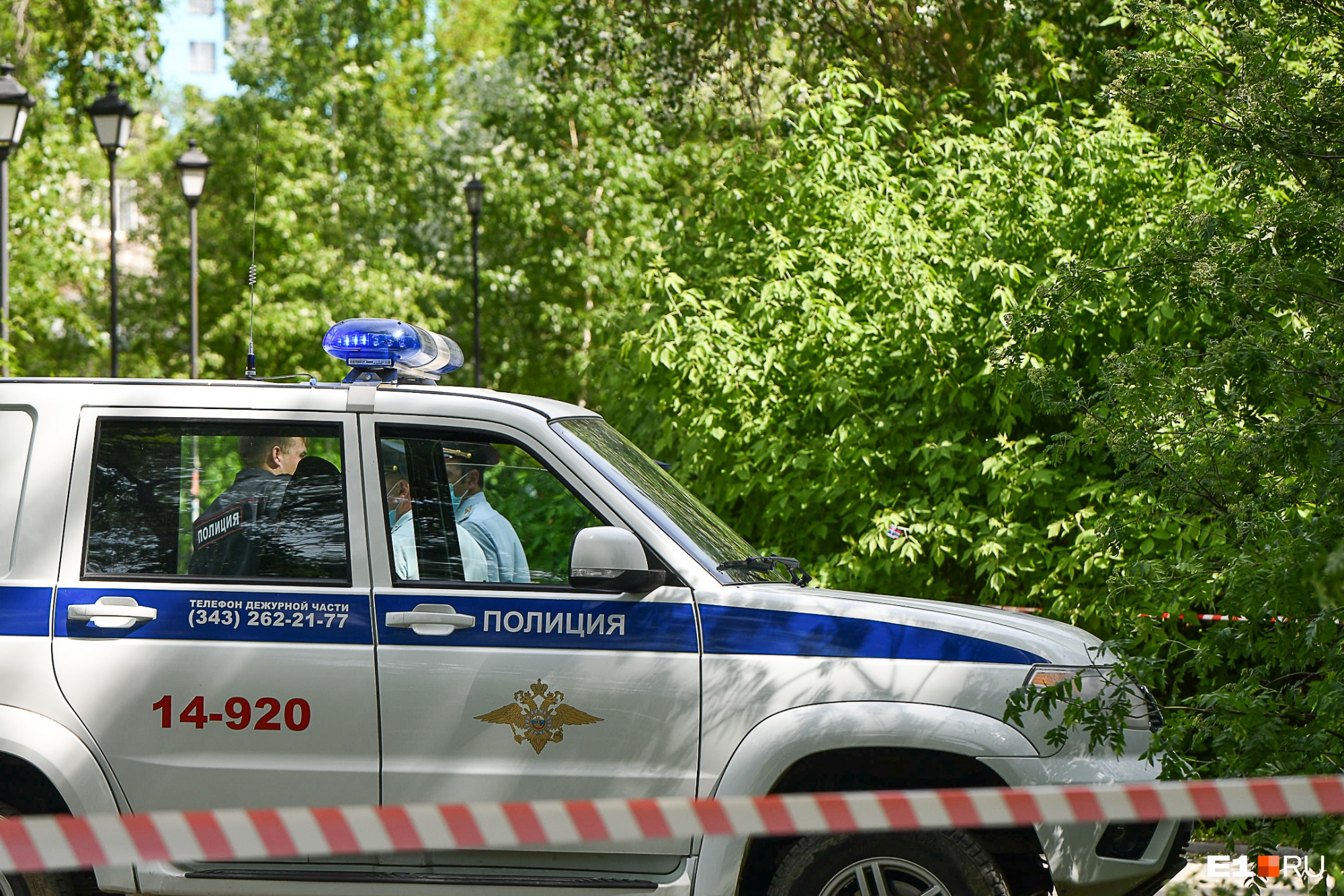 В Екатеринбурге полицейских обвинили в краже массивной золотой цепи с трупа