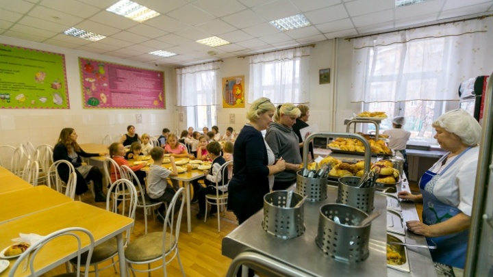 «Не ешь всухомятку»: эксперты изучили пищевые привычки красноярских школьников