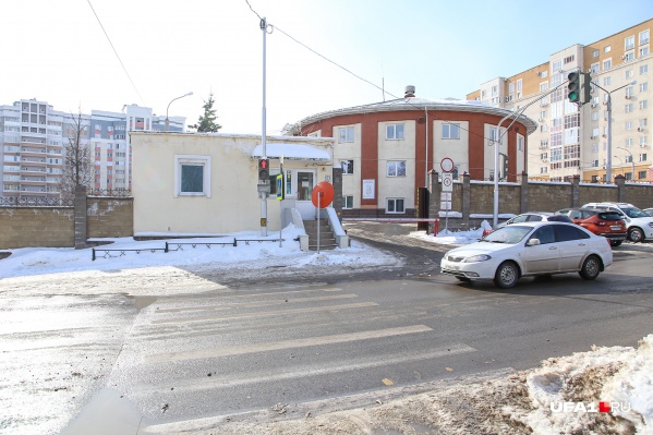 Именно на этом пешеходном переходе был зарезан уфимский юрист Именно на этом пешеходном переходе был зарезан уфимский юрист