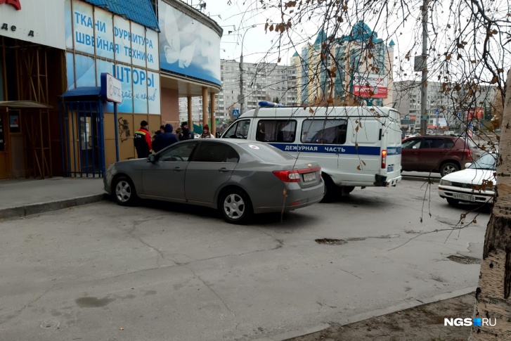 Погибших нашли у элитного жилого дома Погибших нашли у элитного жилого дома