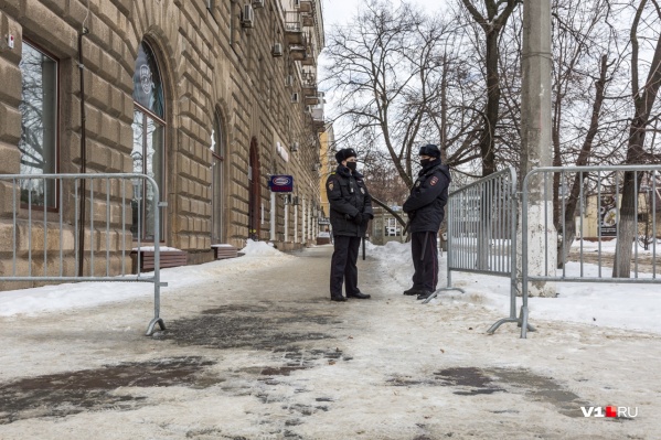 Сквер Симбирцева окружили 375 погонными метрами металлических ограждений Сквер Симбирцева окружили 375 погонными метрами металлических ограждений