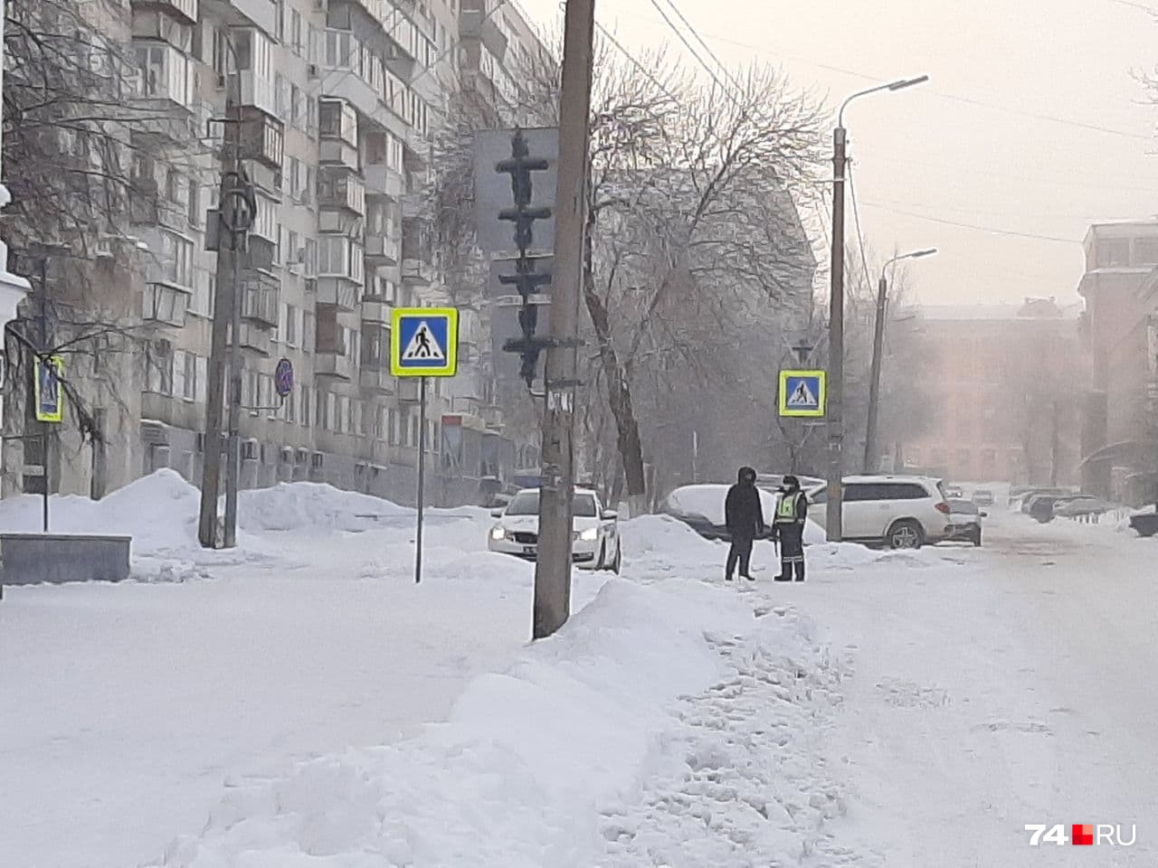 А вот еще одна машина силовиков — на улице Советской А вот еще одна машина силовиков — на улице Советской 
